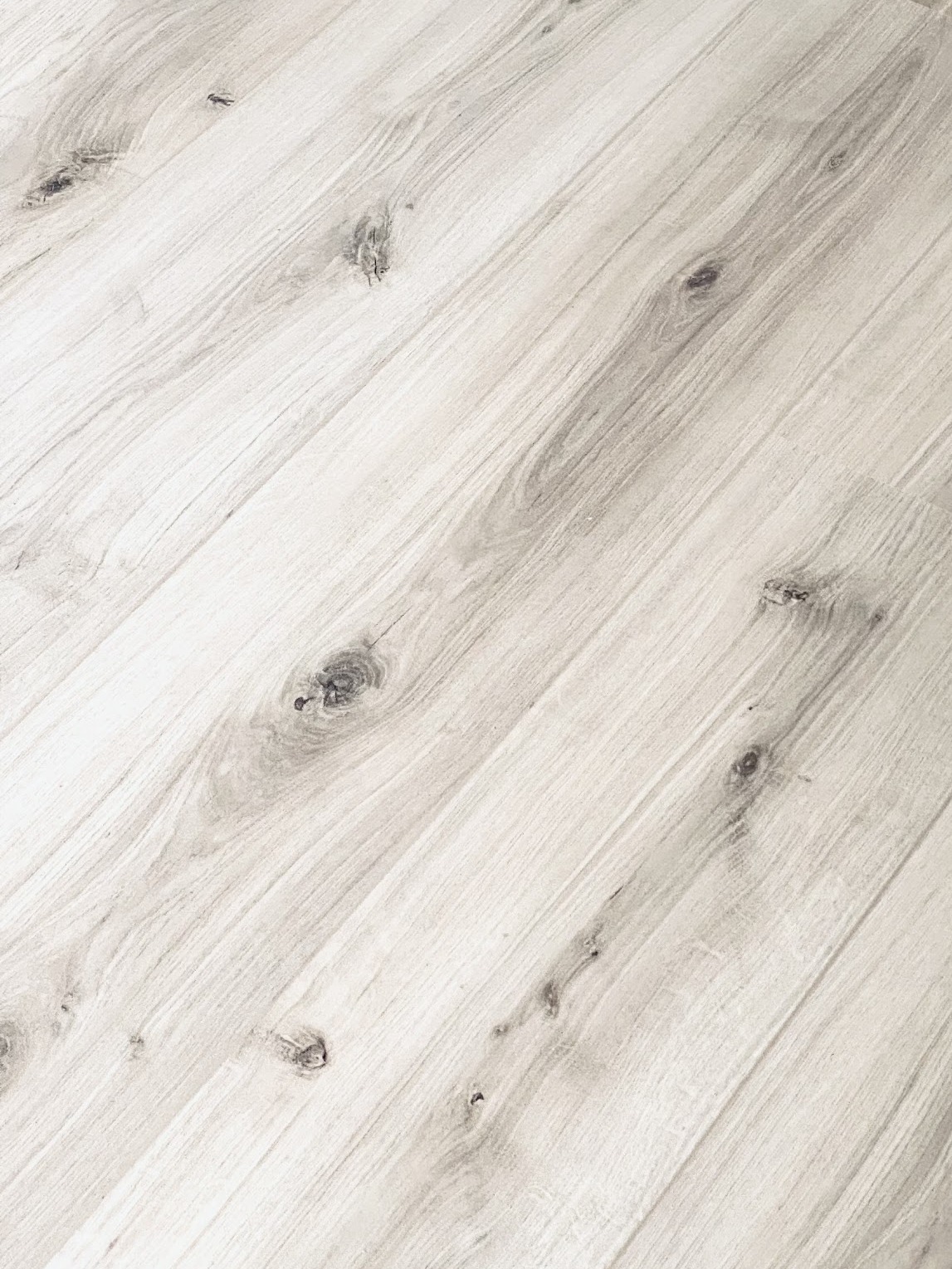 Close-up van lichte planken met houtnerf